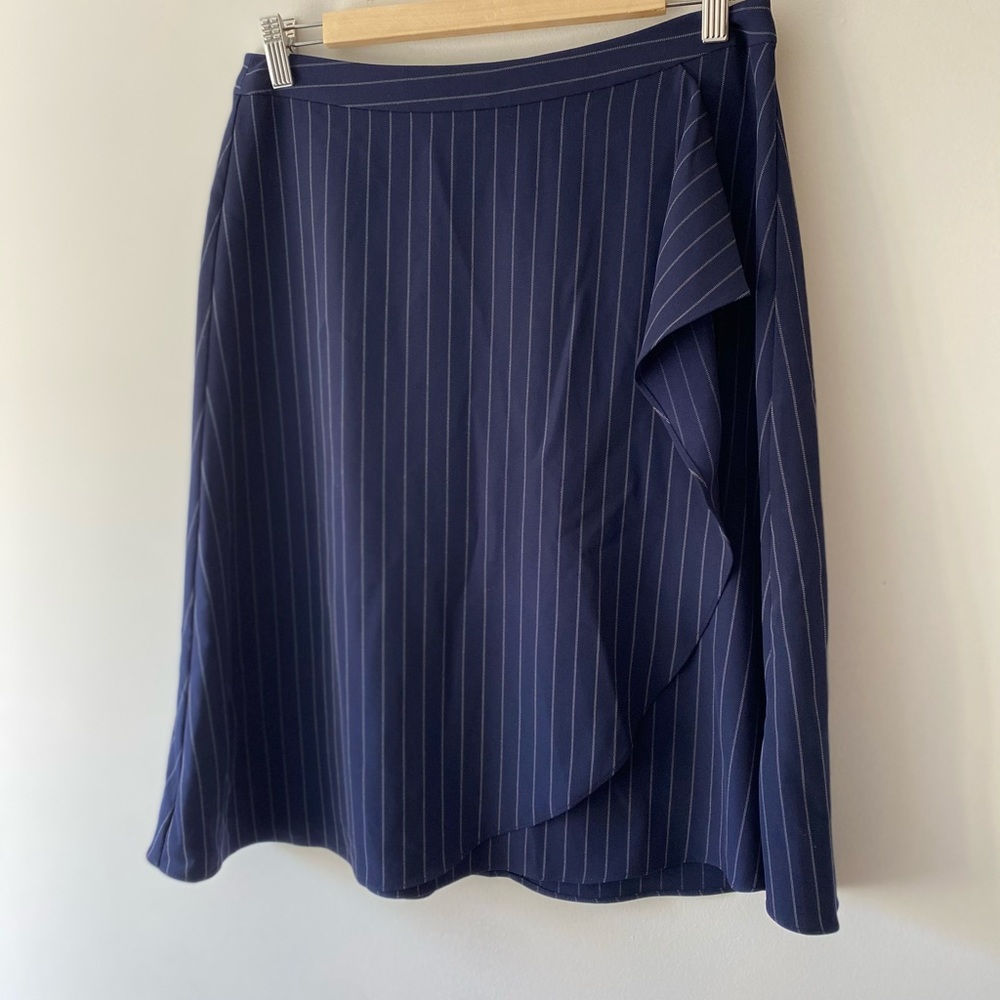 3/$25 ♻️ Banana republic outlet skirt 2